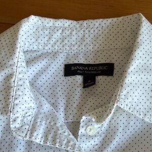 Banana Republic Women’s White and Black Dotted shirt Size 2